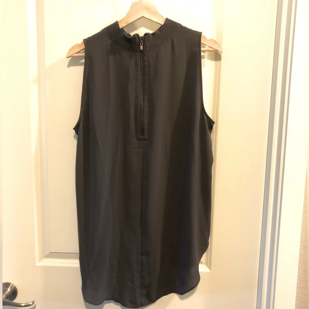Loft Size Large - Dark Gray Tank - Picture 2 of 2